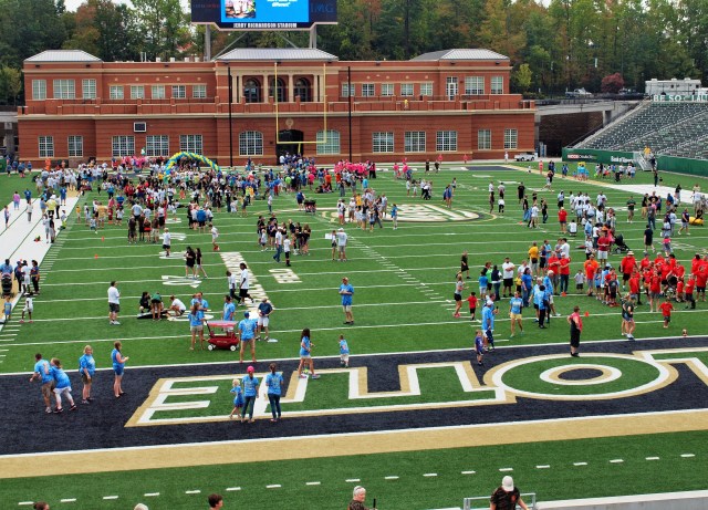 Charlotte 49ers student-athletes sponsored the Buddy Walk.
