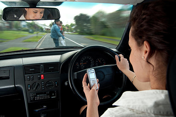 Textingwhiledriving-Flickr